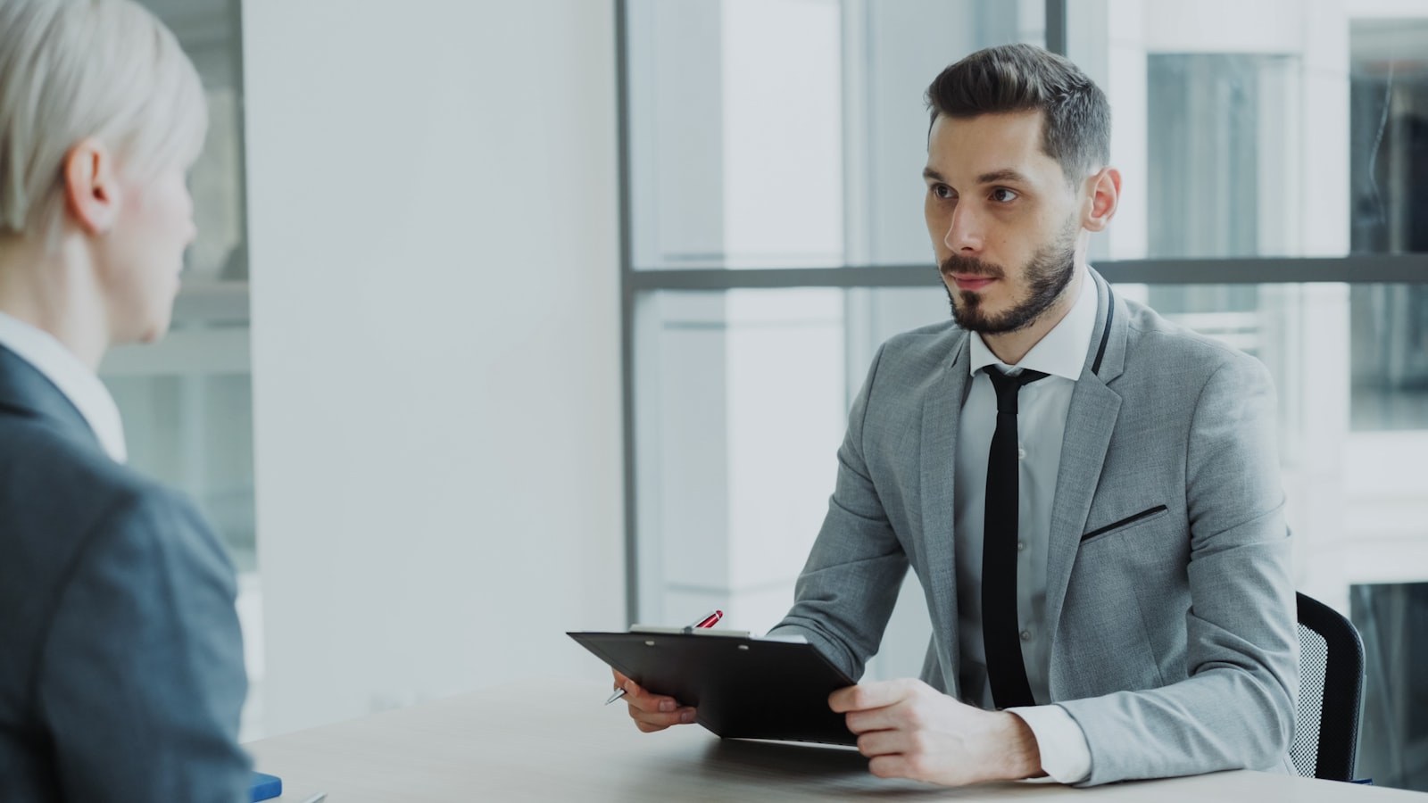 Gérer les partenariats stratégiques avec votre CRM en PME : six étapes et huit résultats mesurables pour activer le canal indirect