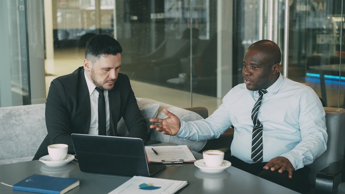 Relations CSE transparentes en PME : méthode en six étapes pour structurer huit transformations chiffrées et réduire les conflits de 40 à 60 % en huit semaines