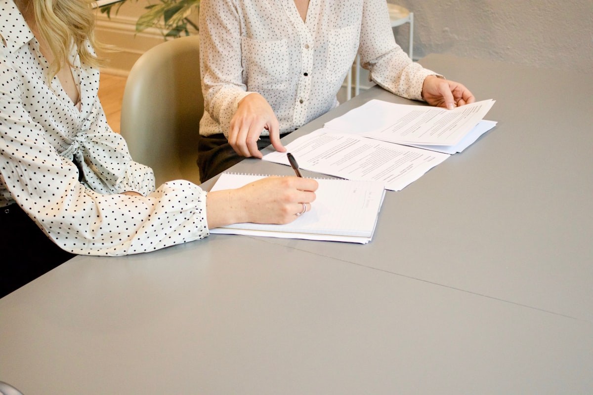 Gestion stagiaires et alternants en PME : méthode en six étapes pour structurer huit transformations chiffrées et fidéliser 45 à 65 % des alternants en CDI en huit semaines