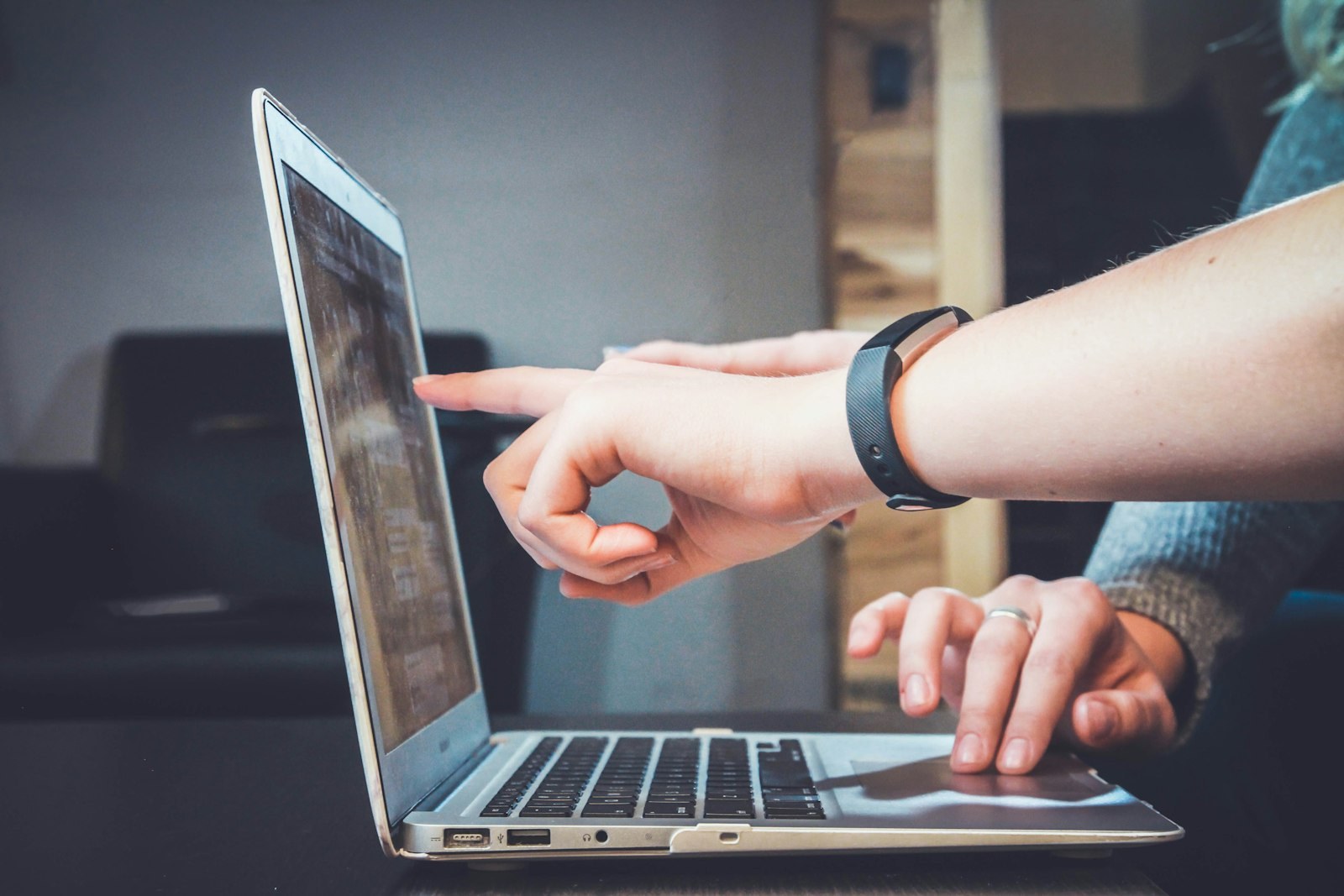 Intégration CRM et facturation en PME : six étapes et huit transformations pour éliminer la double saisie et raccourcir les délais