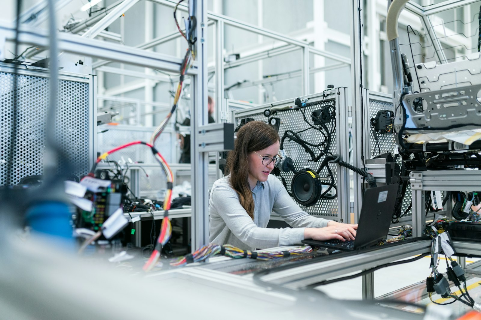 Conception de nouveaux produits avec l'IA en PME : méthode pour diviser par deux le cycle d'innovation en douze semaines