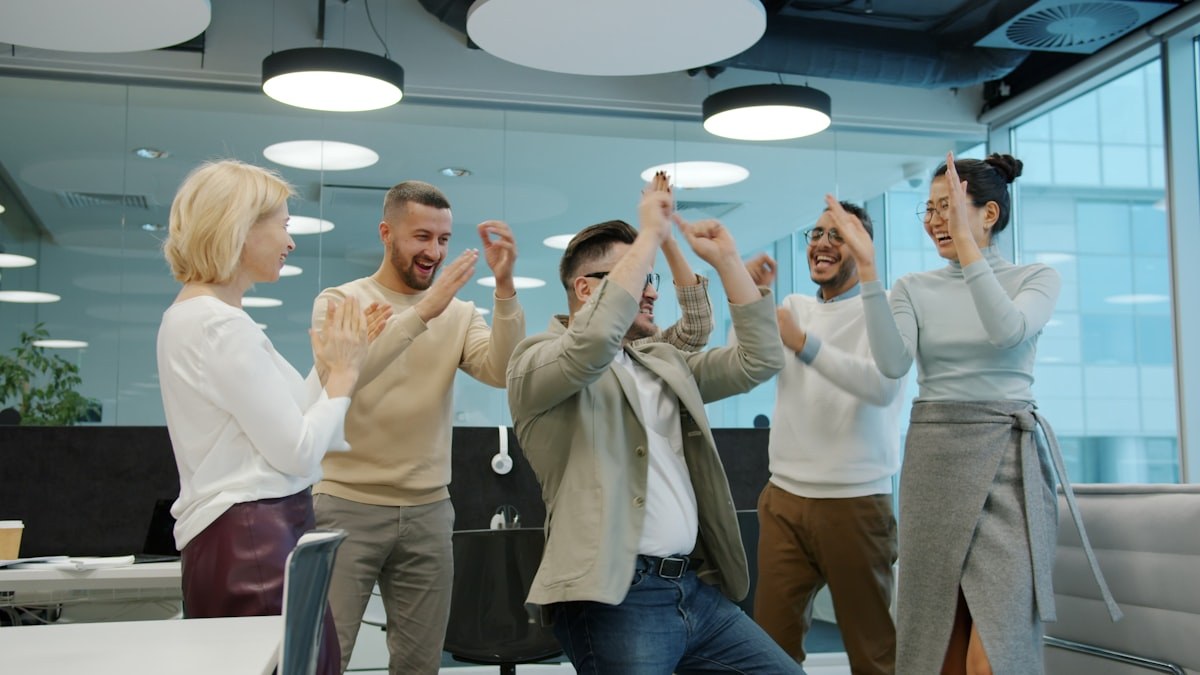 Mettre en place un système de primes motivant en PME : méthode en six étapes pour structurer huit transformations chiffrées et améliorer la motivation collaborateurs de 35 à 55 % en huit semaines
