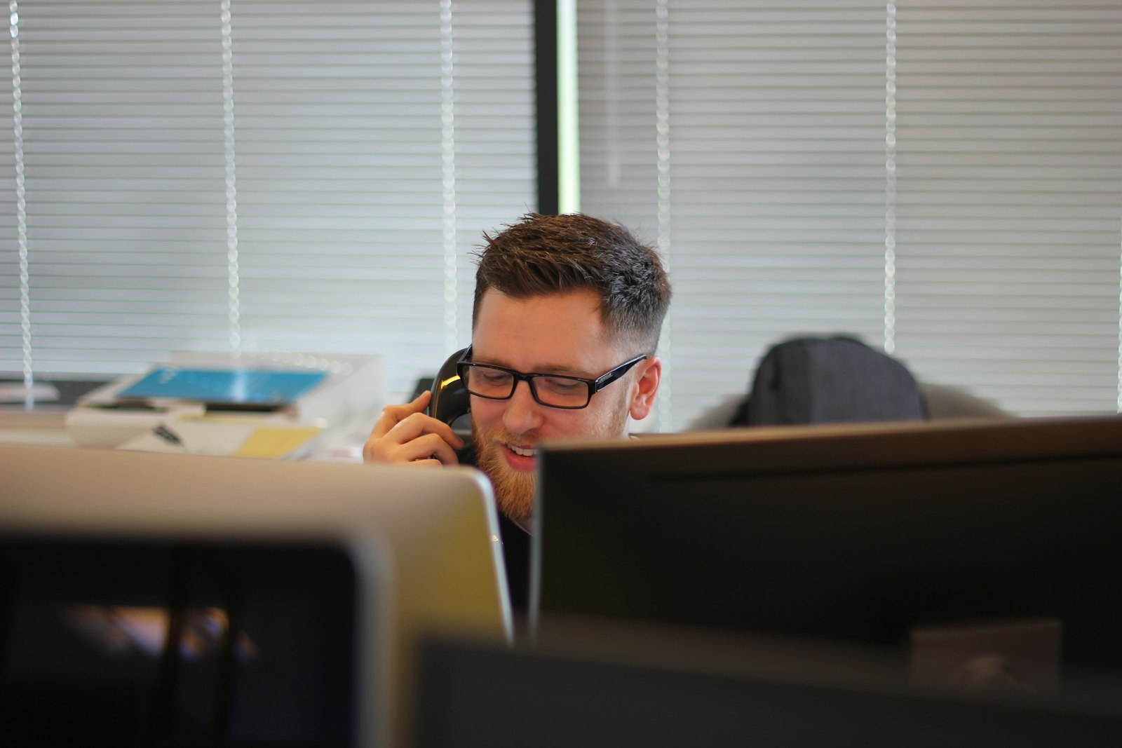 Optimiser le temps de réponse du service client en PME : six étapes et huit résultats mesurables pour fidéliser sans recruter