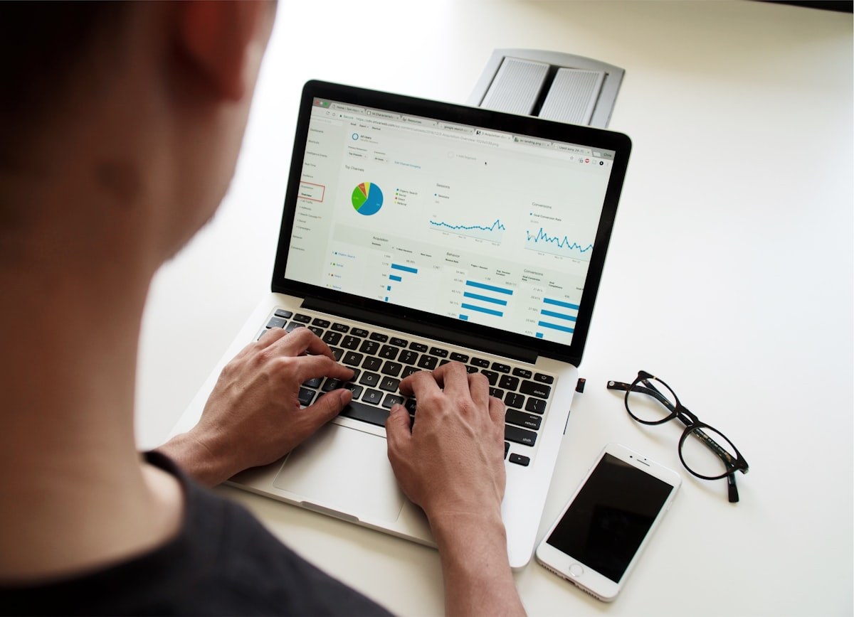 Pilotage stratégique RH data-driven en PME : méthode en six étapes pour structurer huit transformations chiffrées et améliorer la productivité de 35 à 55 % en huit semaines