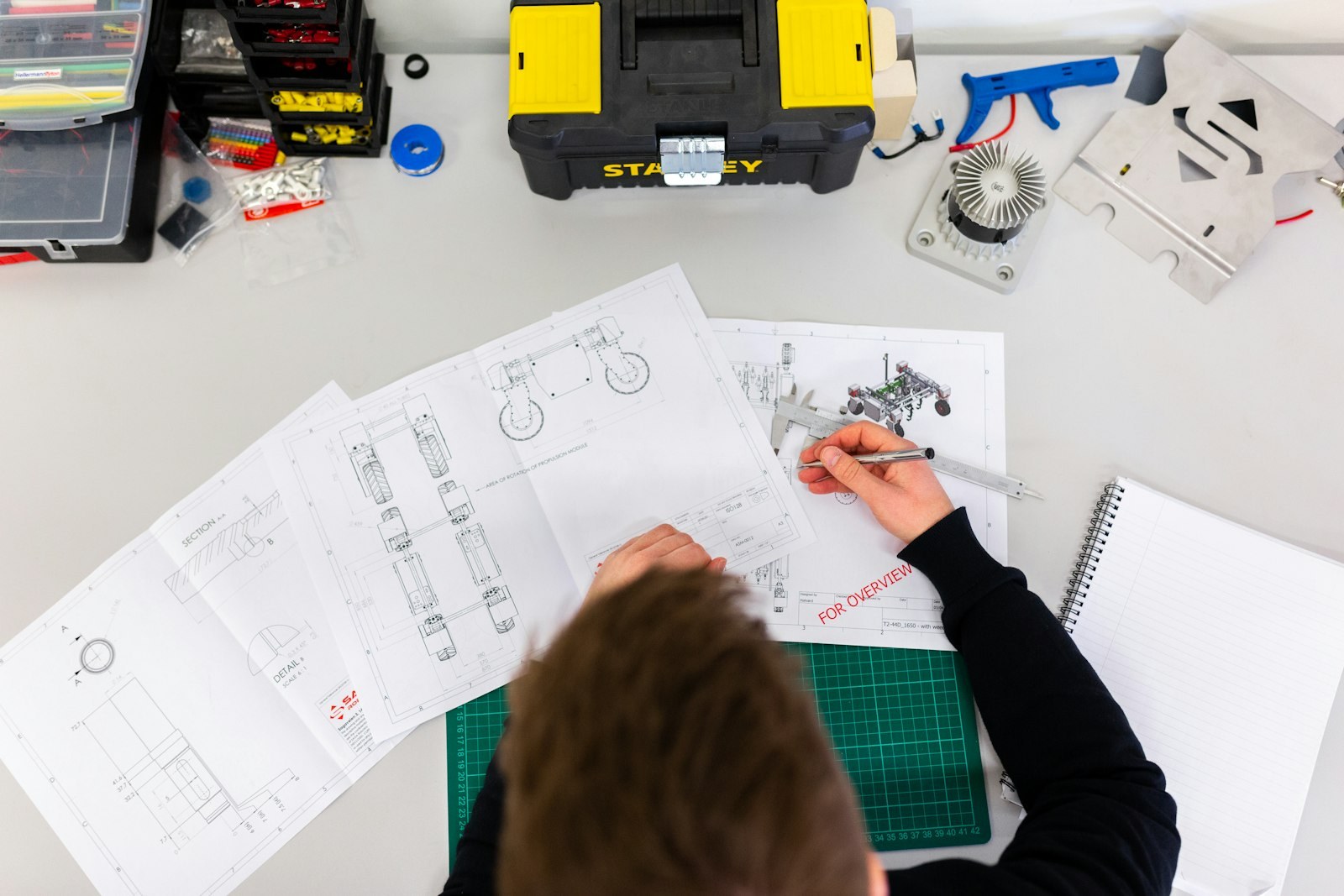 Synchroniser production et finance en PME industrielle : méthode anti-érosion