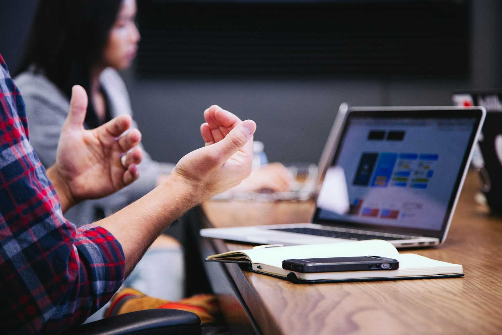 Réactivité des demandes entrantes en PME : six étapes et huit effets sur la conversion