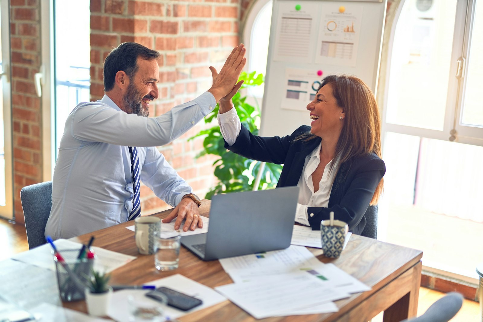 Donnée et stratégie commerciale en PME : six pratiques et huit effets sur la performance