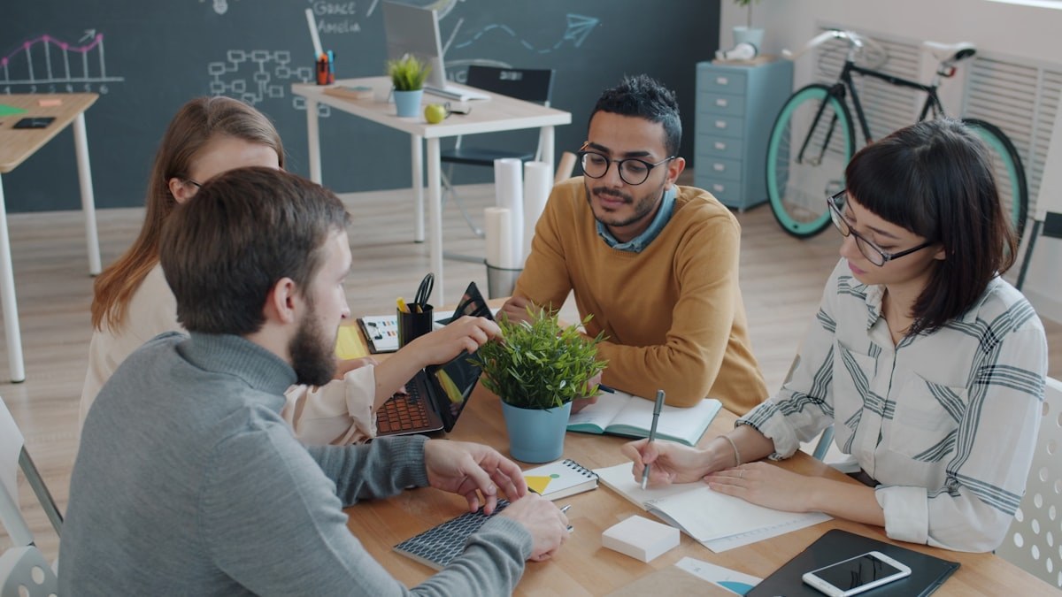 Diversité et inclusion en PME : méthode en six étapes pour structurer huit transformations chiffrées et améliorer la performance financière de 25 à 36 % en huit semaines