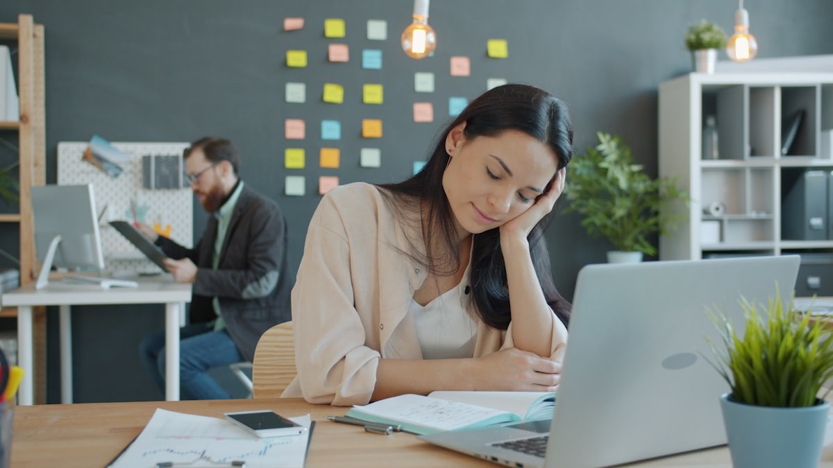 Santé mentale des salariés comme sujet de direction en PME : méthode en six étapes pour structurer huit transformations chiffrées et réduire les arrêts maladie psychiques de 45 à 65 % en huit semaines