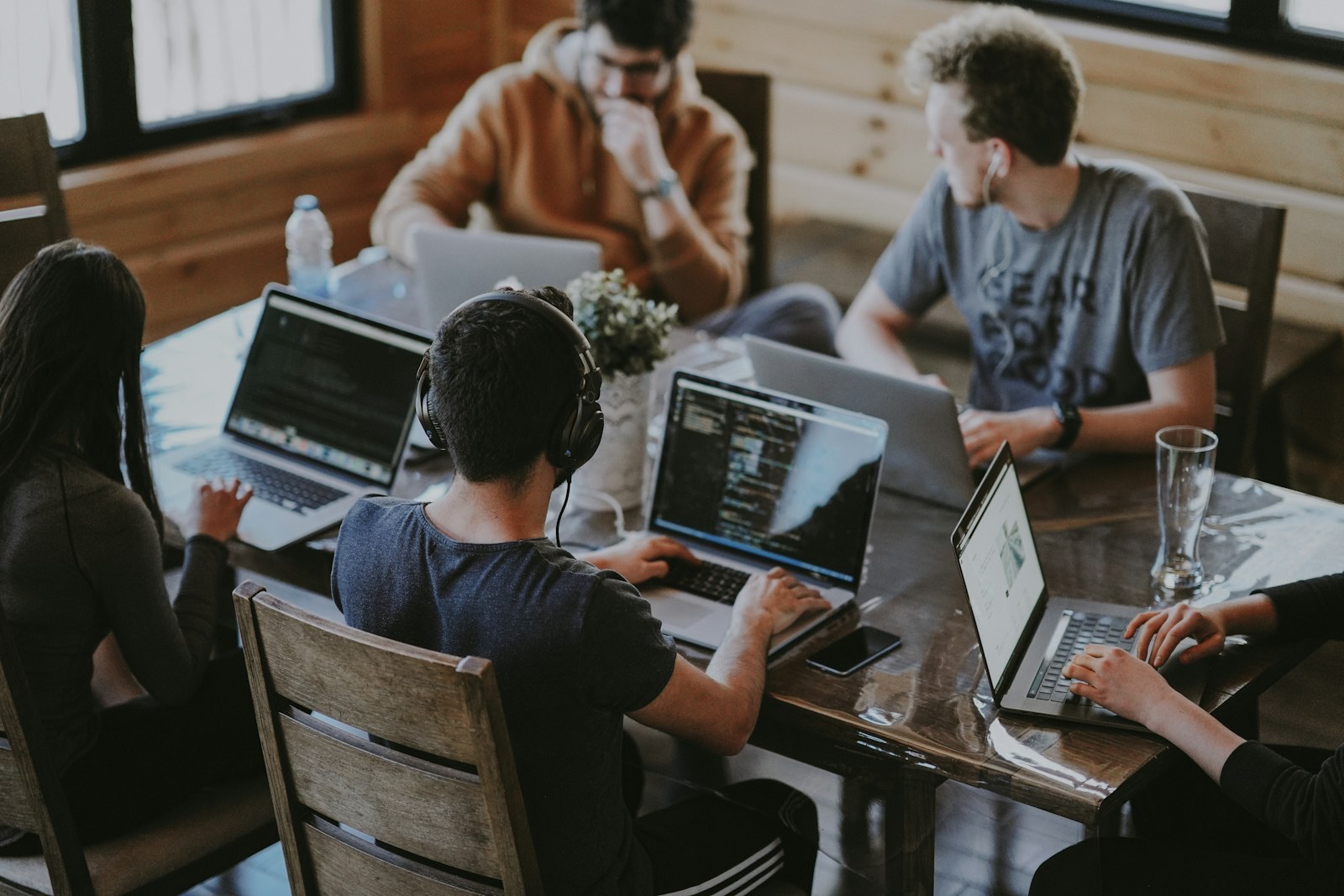 Le CRM comme moteur de croissance en PME : six étapes pour un pipeline actif et huit résultats mesurables à 6 mois