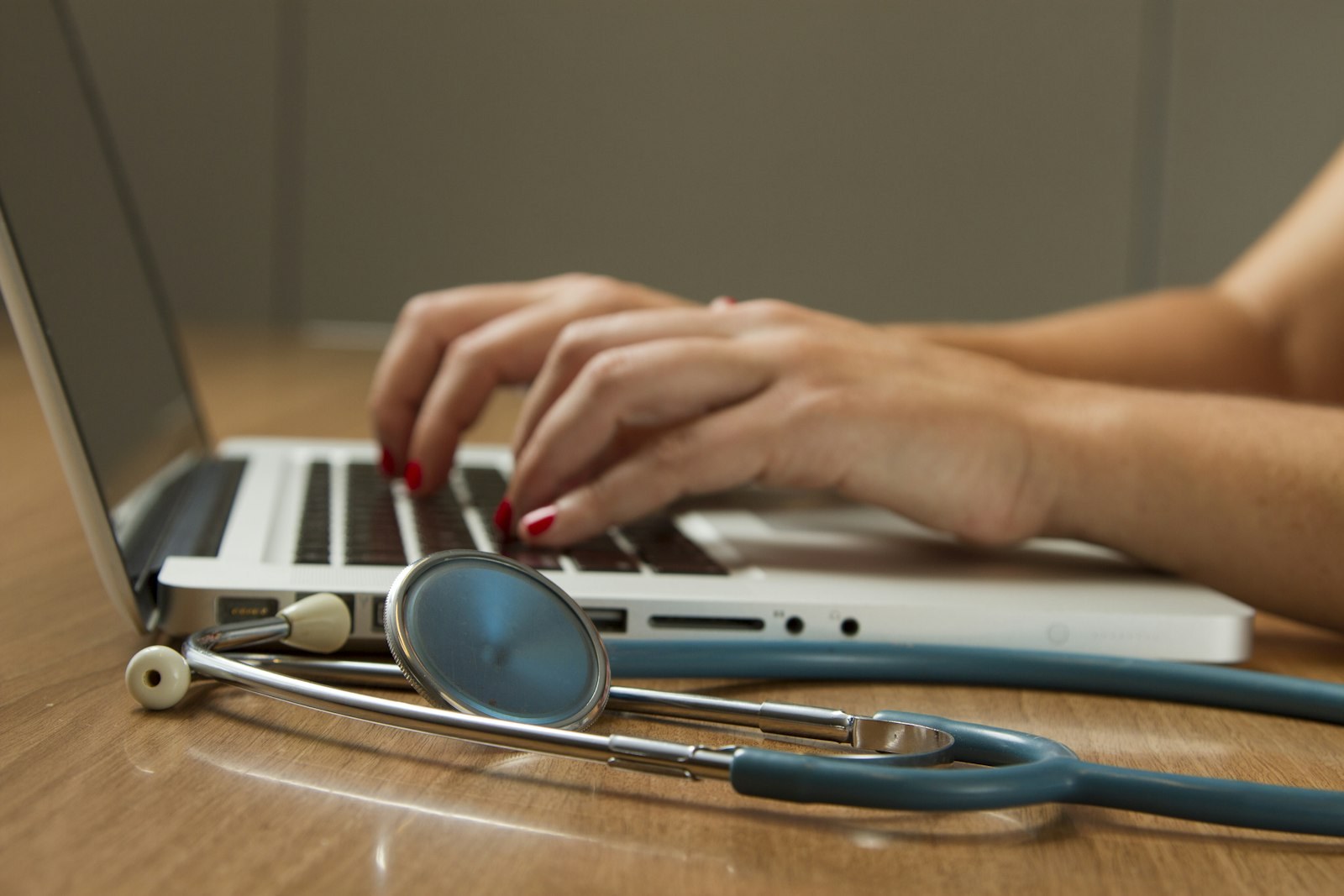 Sécuriser une structure de santé en 2026 : méthode NIS 2 et programme CaRE
